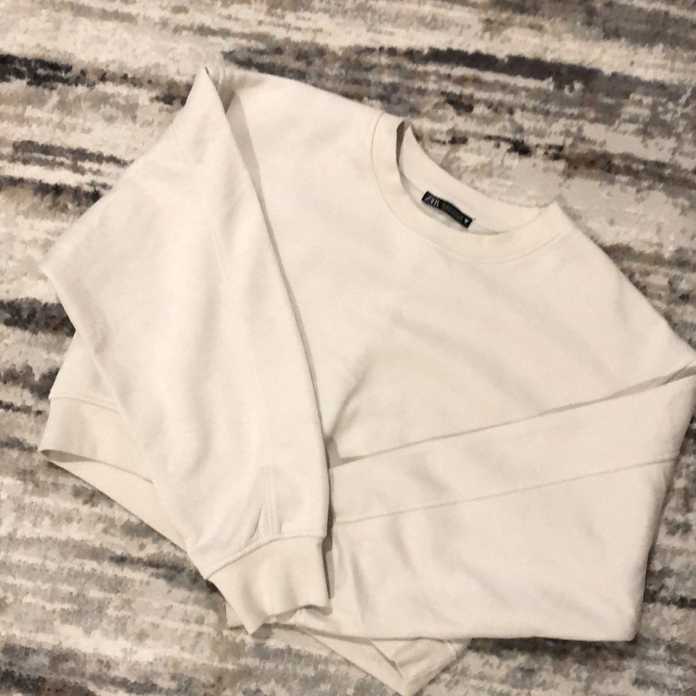 Zara Cream Cropped Sweatshirt Size S
